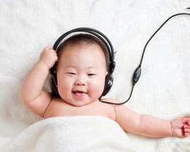 Có nên cho trẻ sơ sinh nghe nhạc khi ngủ