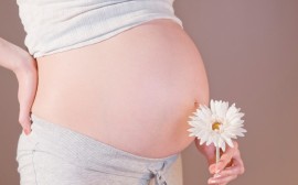 Ăn gì chống rạn da khi mang thai?