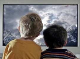 Những tác hại khi trẻ nghiện xem tivi