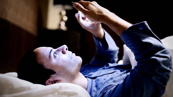 thói quen, thói quen xấu, dùng smartphone trước khi ngủ