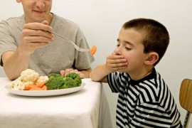 Những biện pháp giúp bé tập ăn rau củ quả thường xuyên mà hiệu quả