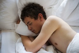 Ngủ “nude” và những lợi ích cho sức khỏe sinh sản đàn ông